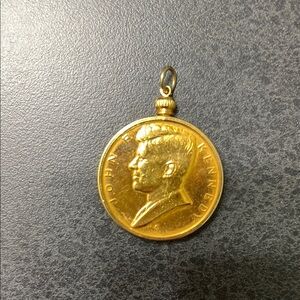 John F. Kennedy Bronze Medal  Coin 1 5/16 with Pendant Frame